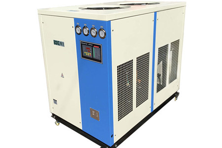 一臺風冷箱式冷水機多少錢？